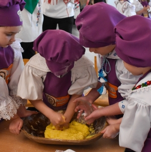 În Târgu Lăpuș va avea loc cea de-a III-a ediție a Concursului regional „Gastronomie și tradiții de pe meleaguri românești” – preparare de cozonaci