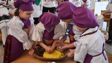 În Târgu Lăpuș va avea loc cea de-a III-a ediție a Concursului regional „Gastronomie și tradiții de pe meleaguri românești” – preparare de cozonaci