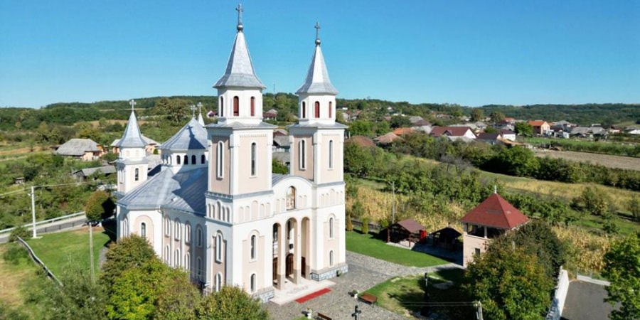 Artiști îndrăgiți vor susține un recital de pricesne la biserica din Fărcașa
