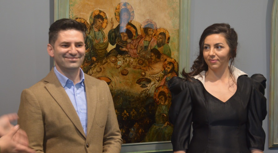„Icoana, fereastră în timp”, o expoziție minunată a artiștilor plastici Lavinia Maria Balazsi și Ioan Adrian Sabadîș, la Galeria de Artă U.A.P. Baia Mare
