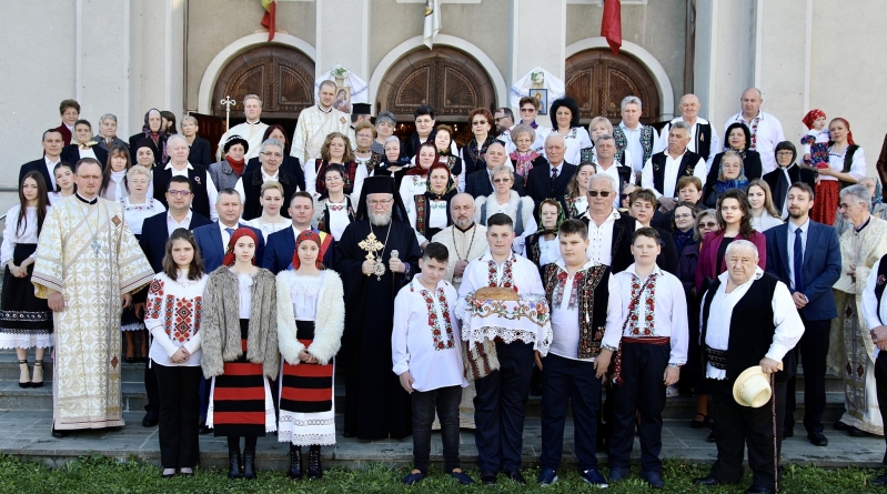 PS Părinte Iustin a slujit, în duminica închinată Sfintei Cruci, la biserica „Pogorârea Sfântului Duh” din Baia Sprie