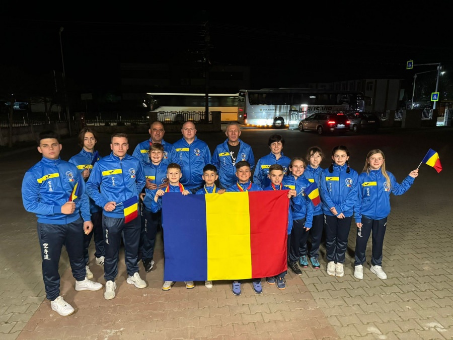 Sportivii din cadrul C.S. Condor Baia Mare, pe podium la Campionatul mondial de Karate-Shotokan din Bulgaria