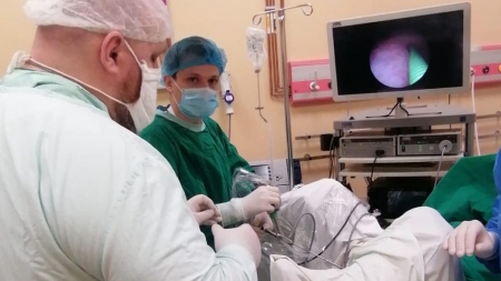 În urma recrutării a doi medici urologi și a achiziționării de aparatură, la Spitalulul Municipal Sighet se efectuează în premieră intervenții fără tăietură
