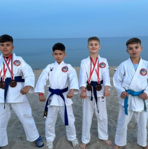 Cinci medalii obținute de sportivii din Fărcașa la Campionatul mondial de Karate-Shotokan din Bulgaria