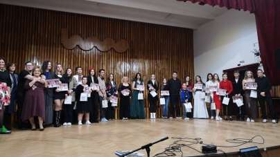 Cine a obținut premii în cadrul Festivalului-concurs de cântec francofon „Chants, sons sur scène”, ediția a XXIII-a – etapa regională