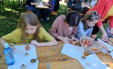 La Muzeul Satului din Baia Mare s-a organizat un atelier de „împistrit” ouă