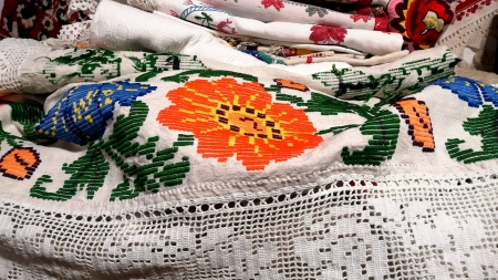 Rapsodul popular Onișor Pop, donație de mare valoare pentru Muzeul ”Acasă” – Tăuții Măgherăuș