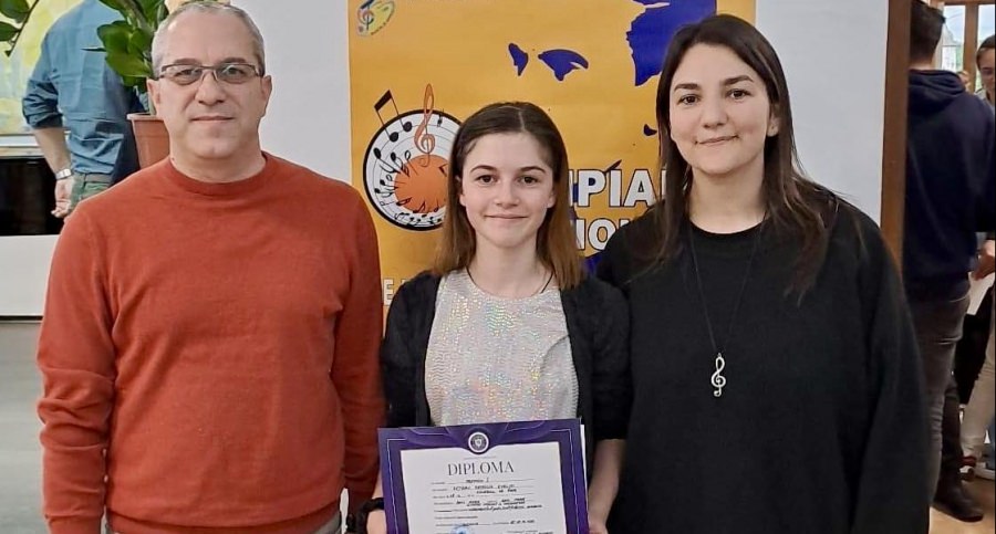 Patricia Petran de la Colegiul de Arte din Baia Mare, Premiul I la Olimpiada Națională de Interpretare Instrumentală pentru clasele V-VIII