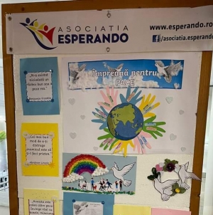 Tinerii de la „Esperando” și-au expus lucrările realizate, în cadrul proiectului „Scrisoare către tine, PACE!”