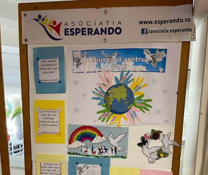 Tinerii de la „Esperando” și-au expus lucrările realizate, în cadrul proiectului „Scrisoare către tine, PACE!”