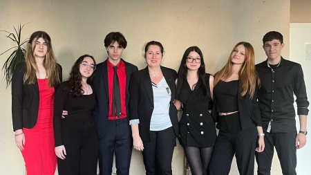 Premiile I și II, obținute de elevii Colegiului „Mihai Eminescu” la Olimpiada Județeană „Tinerii dezbat”