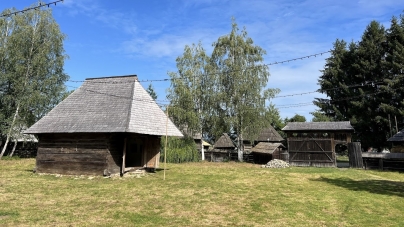 Muzeul Satului Maramureșan din Sighet va găzdui expoziția ”Istorie și inovație: vehicule nemuritoare în inima unui sat autentic”