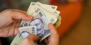 Adolescent cercetat pentru furturi de bani din mașini, arestat la domiciliu