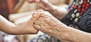106 seniori vulnerabili din comuna Fărcașa vor beneficia de servicii sociale și îngrijire la domiciliu