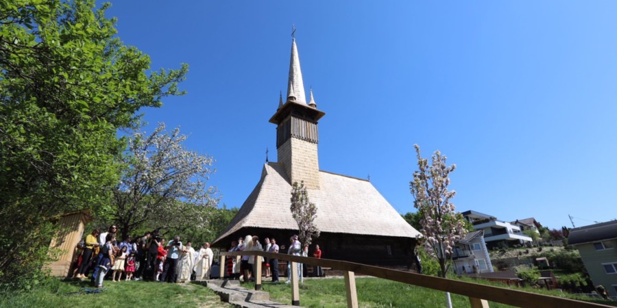 Evenimente la Muzeul satului: hramul bisericii, vernisaj și concert al Coralei Armonia