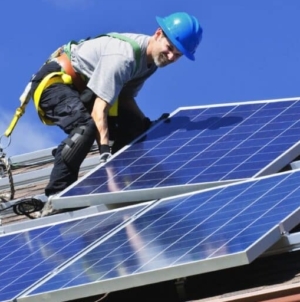 Curs gratuit de calificare pentru instalatori de panouri fotovoltaice în Maramureș