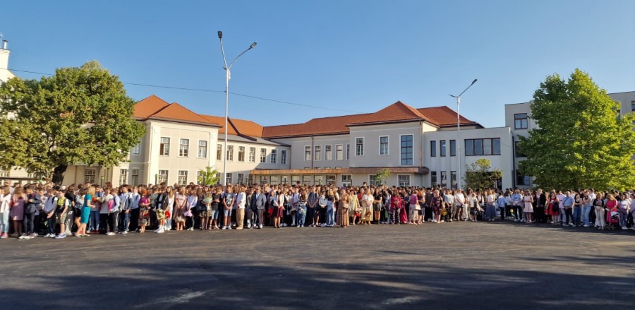 Echipajul Colegiului Național ”Gheorghe Șincai” Baia Mare reprezintă Maramureșul în Oradea la olimpiada națională de dezbateri