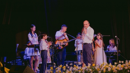 100 de ore de terapie pentru copiii autiști, rezultatul concertului caritabil al ”Magiei Unicornilor”