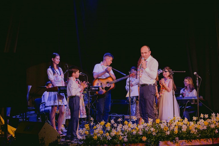 100 de ore de terapie pentru copiii autiști, rezultatul concertului caritabil al ”Magiei Unicornilor”