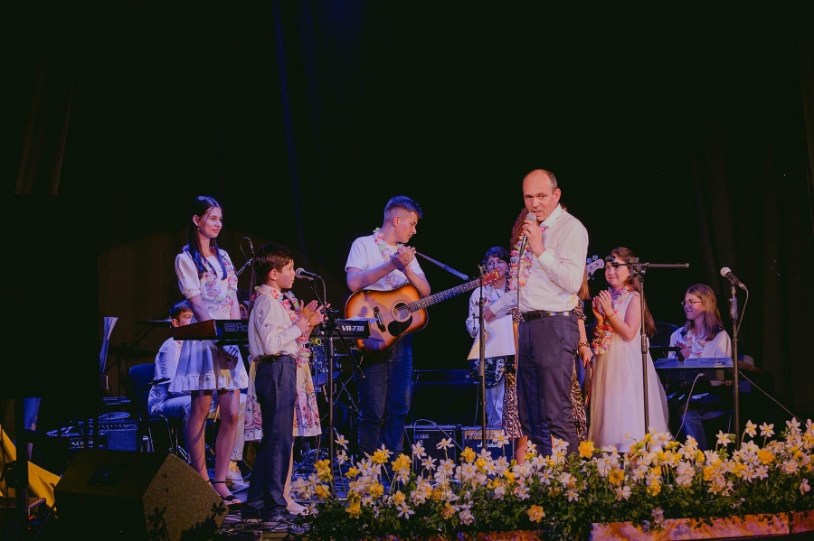 100 de ore de terapie pentru copiii autiști, rezultatul concertului caritabil al ”Magiei Unicornilor”