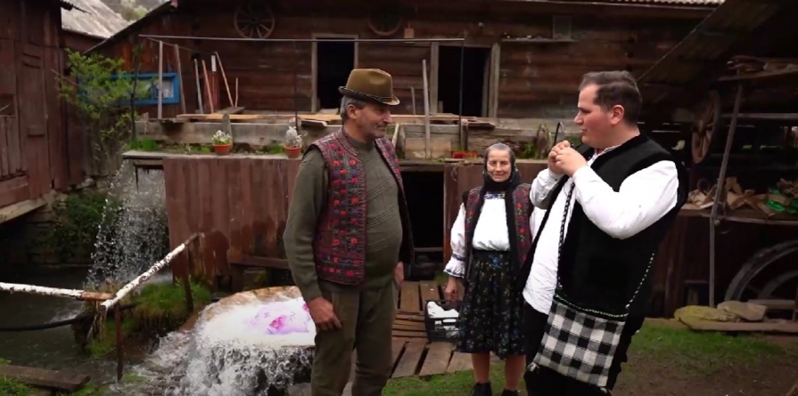 Moara lui Magdău din Săcel are o vechime de peste 100 de ani și funcționează neîncetat de la construirea ei