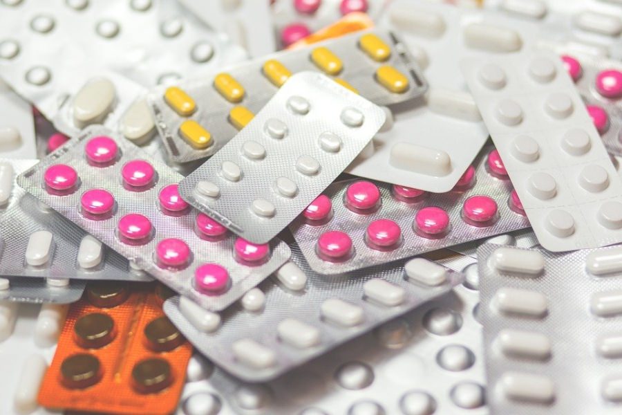 Rușinos! CCR își alocă bani pentru pastile, în timp ce românii strâng cureaua