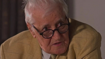 Ginecolog pensionar, actor amator. Primul său film a fost premiat la Hollywood