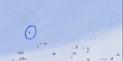Surprins de o avalanșă în Munții Rodnei, un schior a reușit să se salveze în ultima clipă