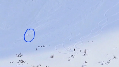 Surprins de o avalanșă în Munții Rodnei, un schior a reușit să se salveze în ultima clipă