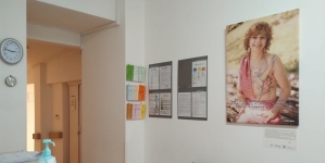 Donație de suflet pentru Spitalul Județean din Baia Mare. Colecție de tablouri cu povești de viață