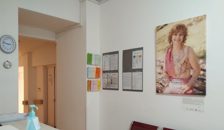 Donație de suflet pentru Spitalul Județean din Baia Mare. Colecție de tablouri cu povești de viață