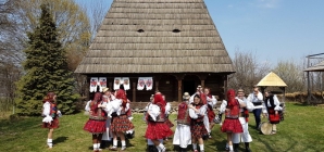 Tradiții, obiceiuri, port popular și artiști îndrăgiți – toate la Festivalul Satelor Maramureșene – Paști în Maramureș