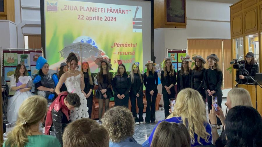 Elevii de la „Eminescu” au sărbătorit „Ziua Mondială a Pământului” la Muzeul de Mineralogie