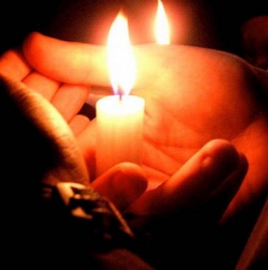 Ce facem cu lumânarea de la slujba de Înviere