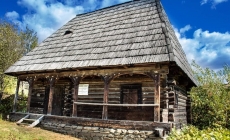 Casa-școală din Giulești, una dintre căsuțele deosebite ale Muzeului Satului din Baia Mare
