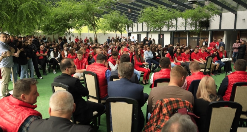 Gabriel Zetea, candidat PSD pentru Consiliul Județean: ” Peste 300 de tineri social-democrați s-au întâlnit pe Valea Ruscovei!”