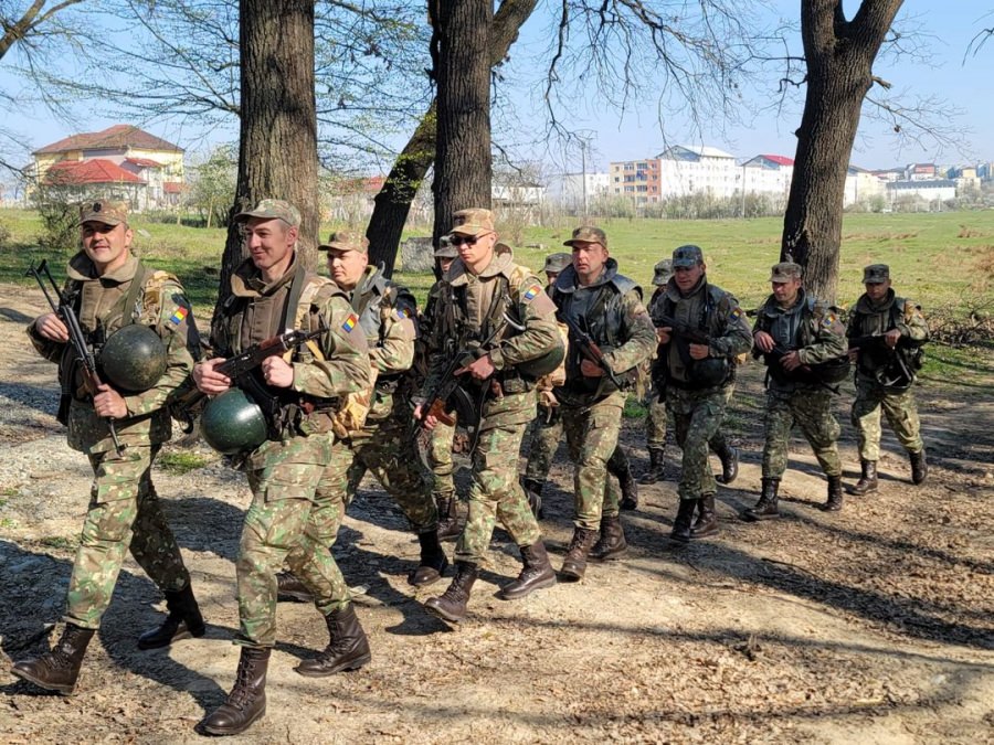 Se recrutează rezerviști voluntari; Maramureșenii interesați trebuie să se prezinte la Centrul Militar Județean pentru înscriere