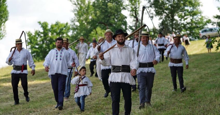 Se organizează clacă de coasă la Cărbunari
