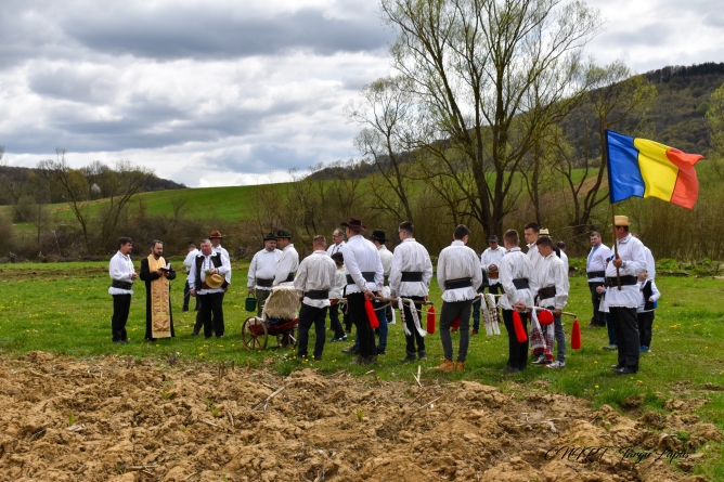 În a doua zi de Paști sunteți invitați la Cufoaia, pentru a participa la un obicei străbun – „Căruțul din Cufoaia”