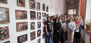 O expoziție de icoane pe sticlă realizată de elevii de la Palatul Copiilor Baia Mare a fost expusă la Ministerul Educației