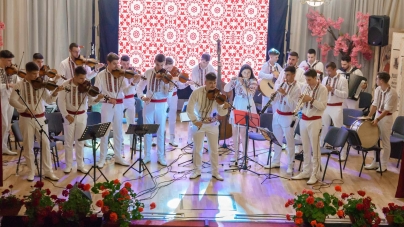 Orchestra „Fisculașul” – proiectul inedit al unor tineri talentați și iubitori de folclor