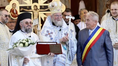Arhimandritul Macarie Motogna, starețul Mănăstirii Rohia, a primit titlul de Cetățean de Onoare al orașului Târgu Lăpuș