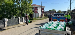 Aproximativ 700 de cetățeni ai comunei Fărcașa au primit pachete cu alimente în prag de sărbători