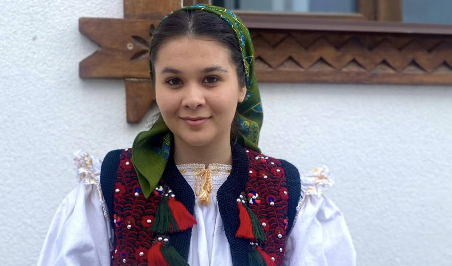 Iulia Ioana Vlad a obținut Premiul Special al Fundației „Valeria Peter Predescu” în cadrul Festivalului-Concurs Național de Interpretare a Cântecului Popular Românesc de la Bistrița