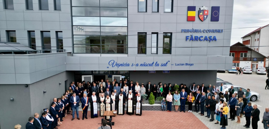 A avut loc sfințirea noului sediu al Primăriei Fărcașa