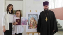 O elevă din Republica Moldova vernisează la Centrul Cultural Pastoral din Sighet expoziția „Icoana din sufletul copilului”