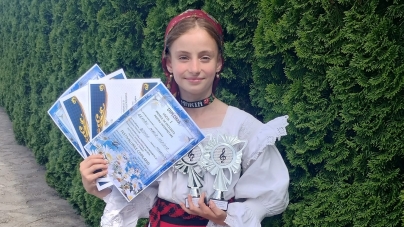 Noi premii obținute de tânăra maramureșeancă Maria-Adriana Demian la Festivalul Internațional de Artă pentru copii și tineret „Festivalurile Copilăriei”