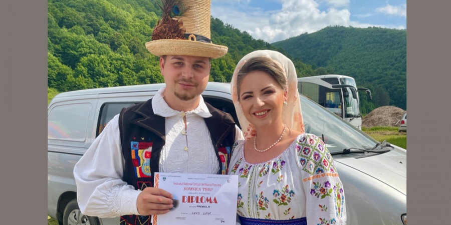 Denis Cupșe a pus din nou Maramureșul pe podium, de această dată la Festivalul Național Concurs de Muzică Populară „Domnica Trop”