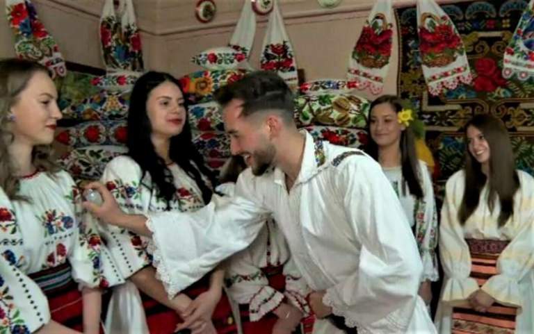 Obiceiul „stropitului” în a doua zi de Paște
