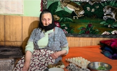 Mătușa Călină și mătușa Anuța din Vișeu de Jos, despre pregătirea sărbătorilor pascale în Maramureș